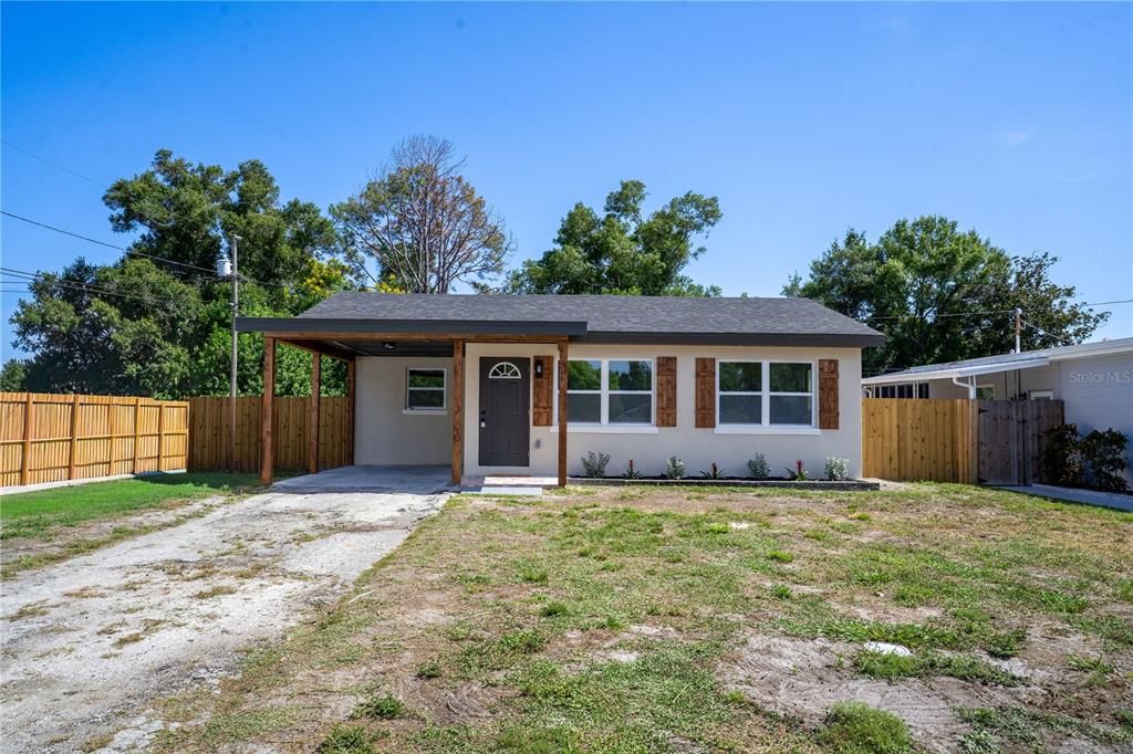 For Sale: $289,000 (2 beds, 1 baths, 776 Square Feet)