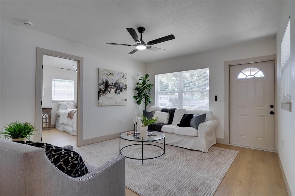 For Sale: $289,000 (2 beds, 1 baths, 776 Square Feet)