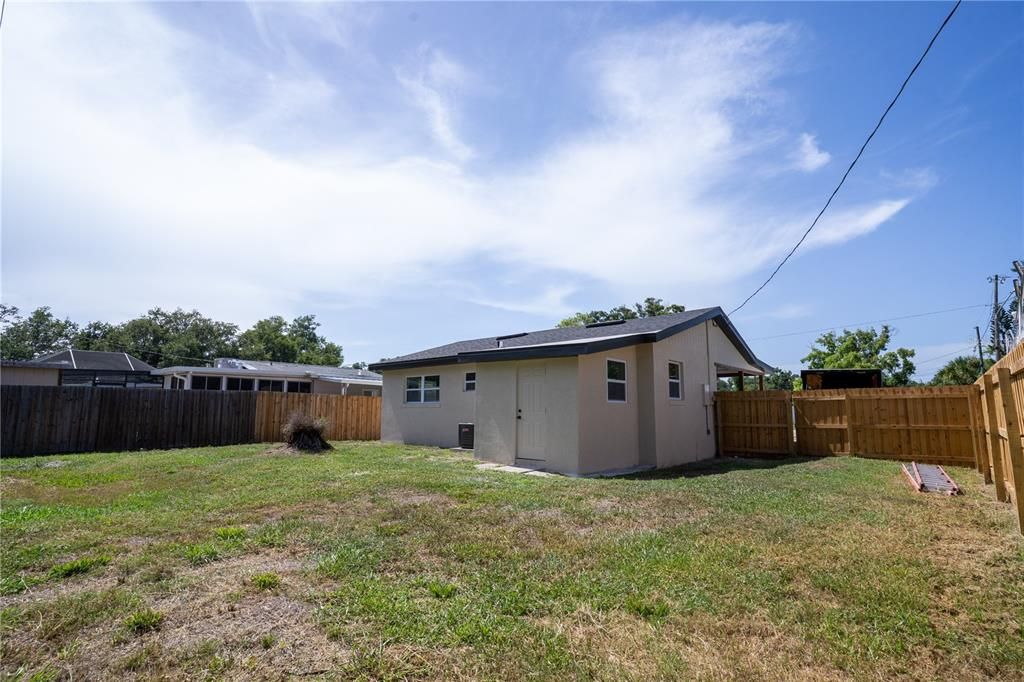 For Sale: $289,000 (2 beds, 1 baths, 776 Square Feet)