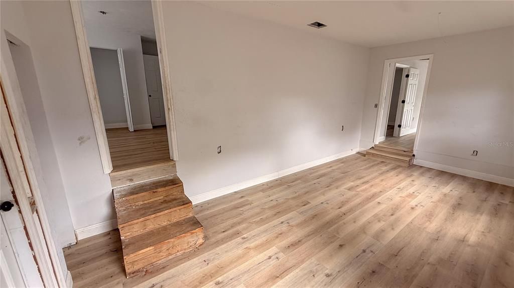 For Sale: $349,900 (4 beds, 2 baths, 2195 Square Feet)