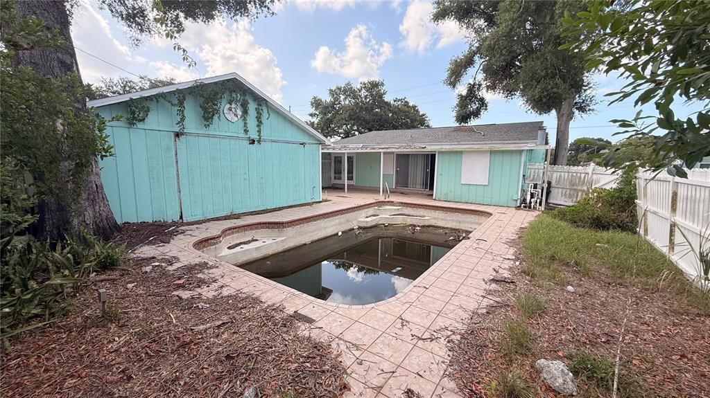 For Sale: $349,900 (4 beds, 2 baths, 2195 Square Feet)