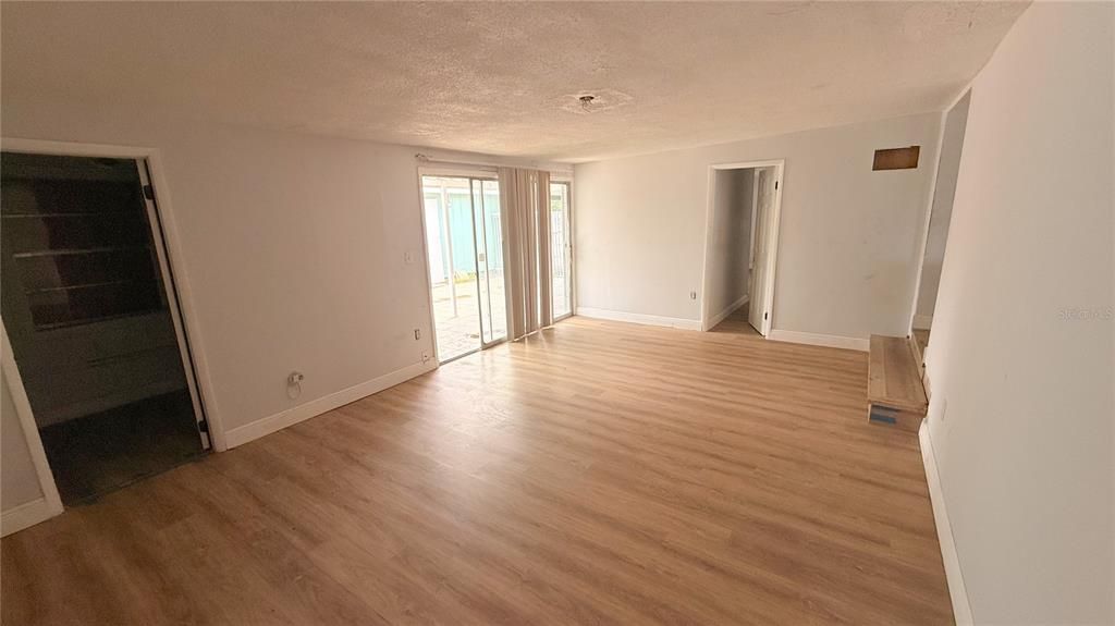 For Sale: $349,900 (4 beds, 2 baths, 2195 Square Feet)