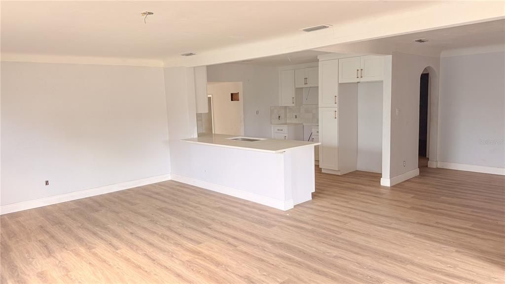 For Sale: $349,900 (4 beds, 2 baths, 2195 Square Feet)