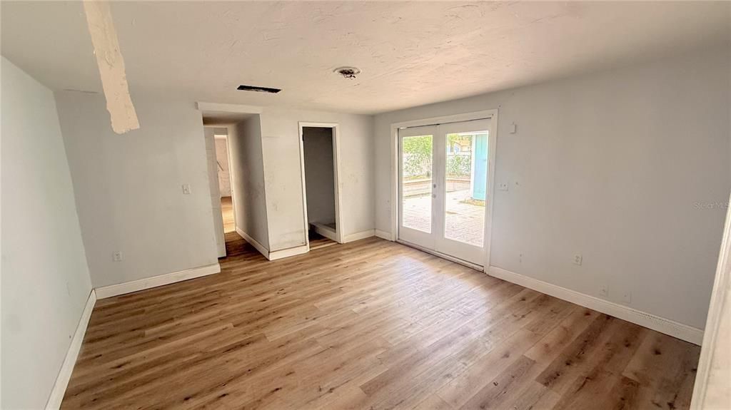 For Sale: $349,900 (4 beds, 2 baths, 2195 Square Feet)