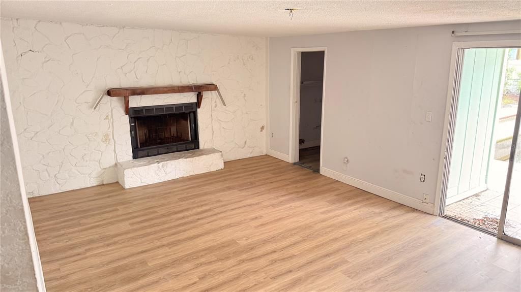 For Sale: $349,900 (4 beds, 2 baths, 2195 Square Feet)