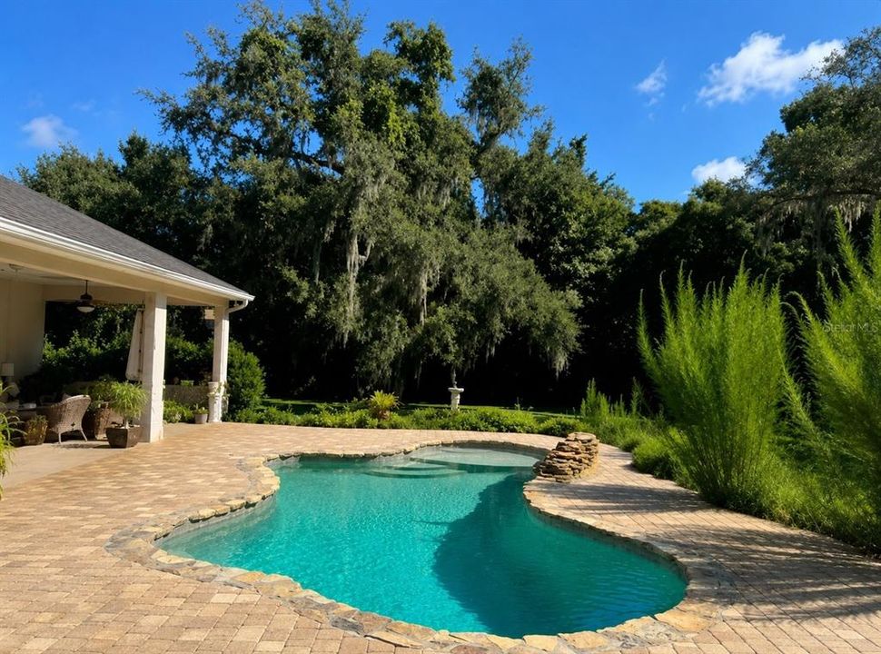 En Venta: $875,000 (4 camas, 2 baños, 2498 Pies cuadrados)