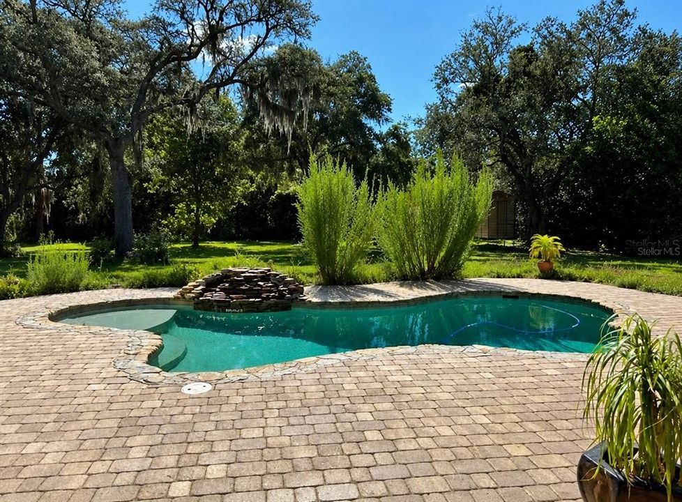 En Venta: $875,000 (4 camas, 2 baños, 2498 Pies cuadrados)
