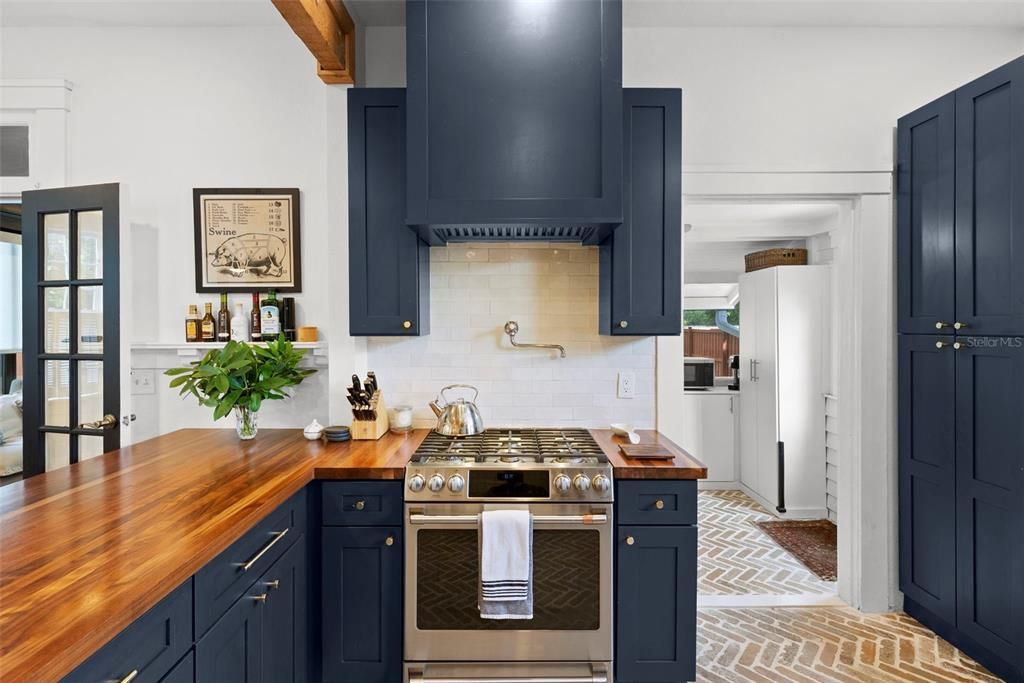 En Venta: $699,000 (2 camas, 2 baños, 1824 Pies cuadrados)