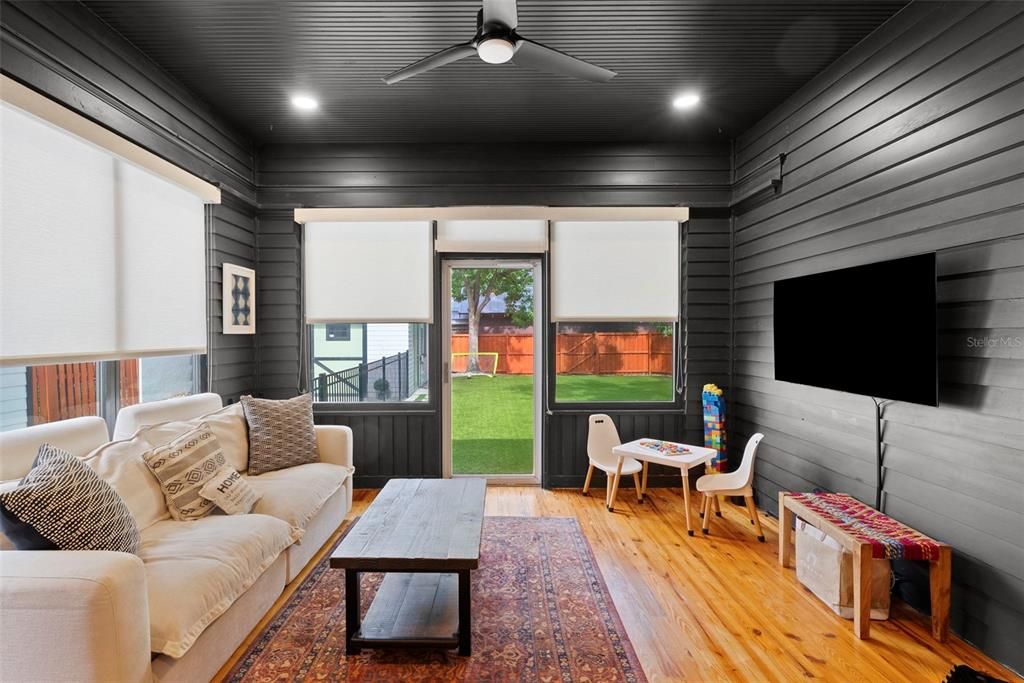En Venta: $699,000 (2 camas, 2 baños, 1824 Pies cuadrados)