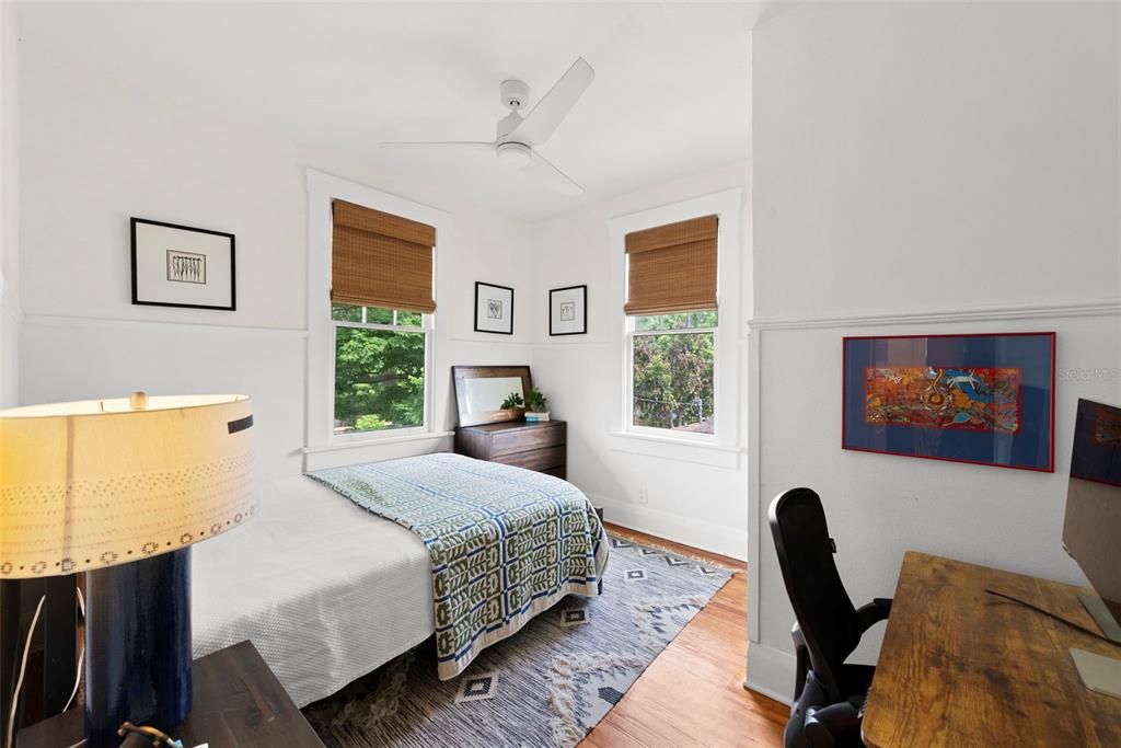 En Venta: $699,000 (2 camas, 2 baños, 1824 Pies cuadrados)