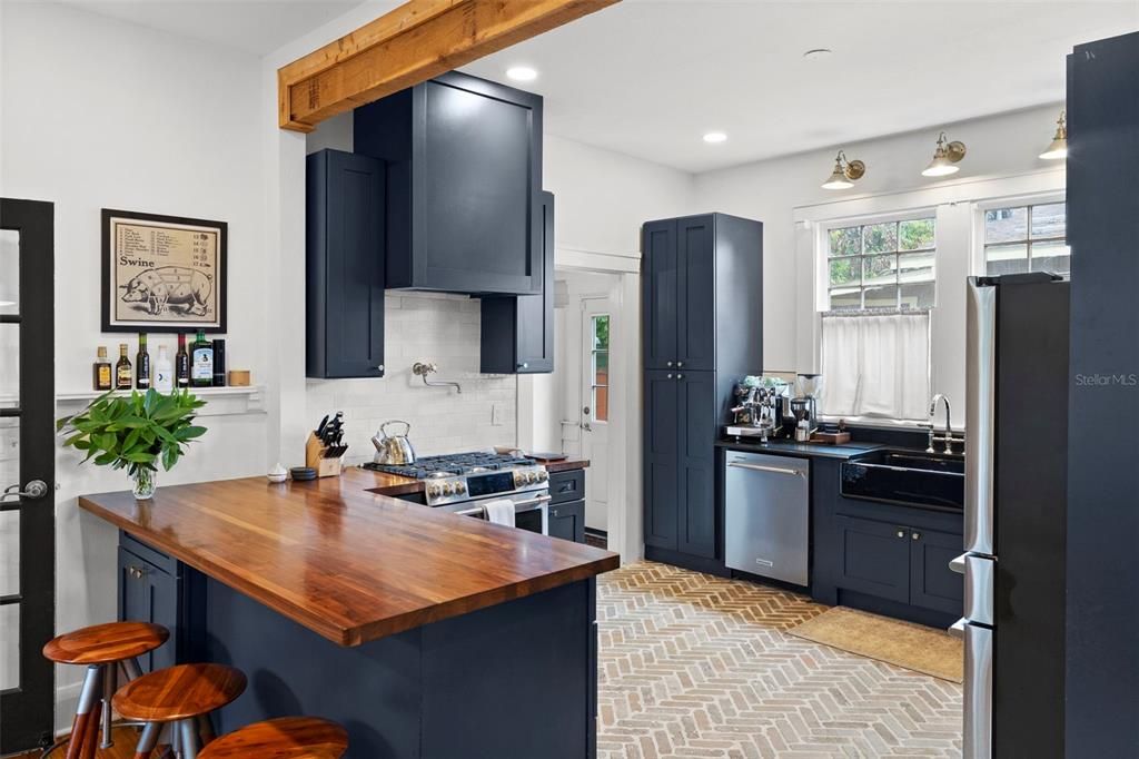 En Venta: $699,000 (2 camas, 2 baños, 1824 Pies cuadrados)