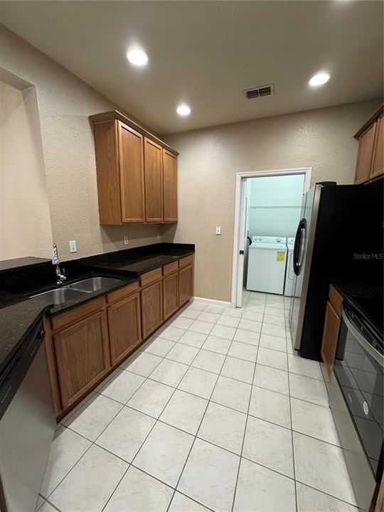 В аренду: $1,650 (3 спален, 2 ванн, 1495 Квадратных фут)