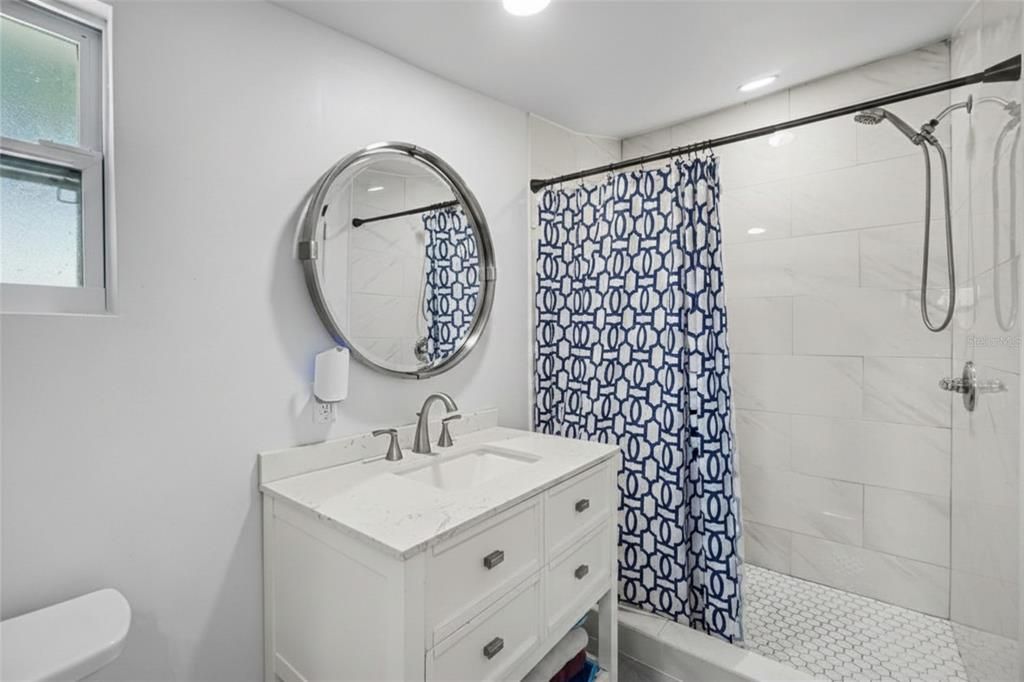 For Sale: $469,000 (5 beds, 4 baths, 2372 Square Feet)