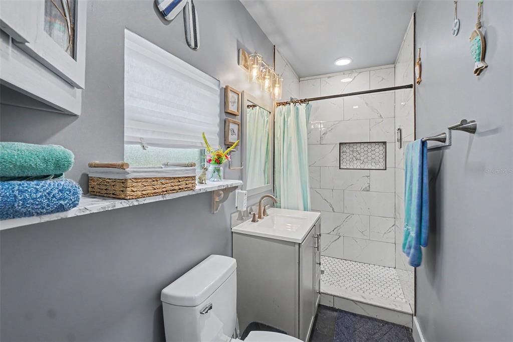 For Sale: $469,000 (5 beds, 4 baths, 2372 Square Feet)