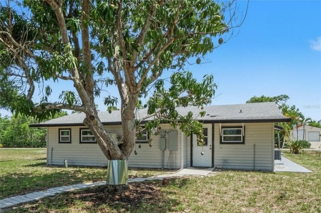 For Sale: $469,000 (5 beds, 4 baths, 2372 Square Feet)