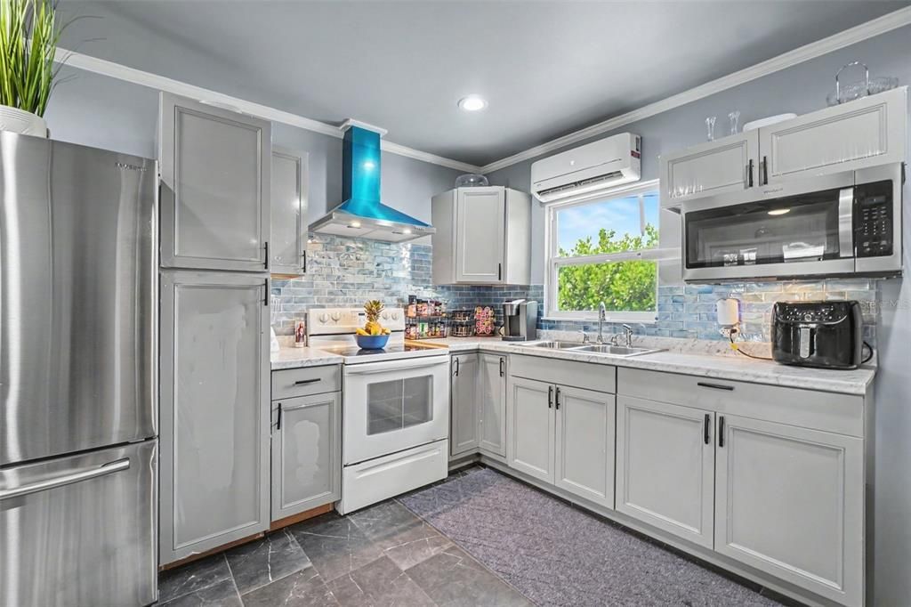 For Sale: $469,000 (5 beds, 4 baths, 2372 Square Feet)