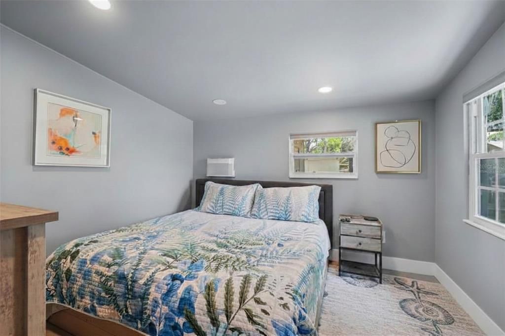 For Sale: $469,000 (5 beds, 4 baths, 2372 Square Feet)