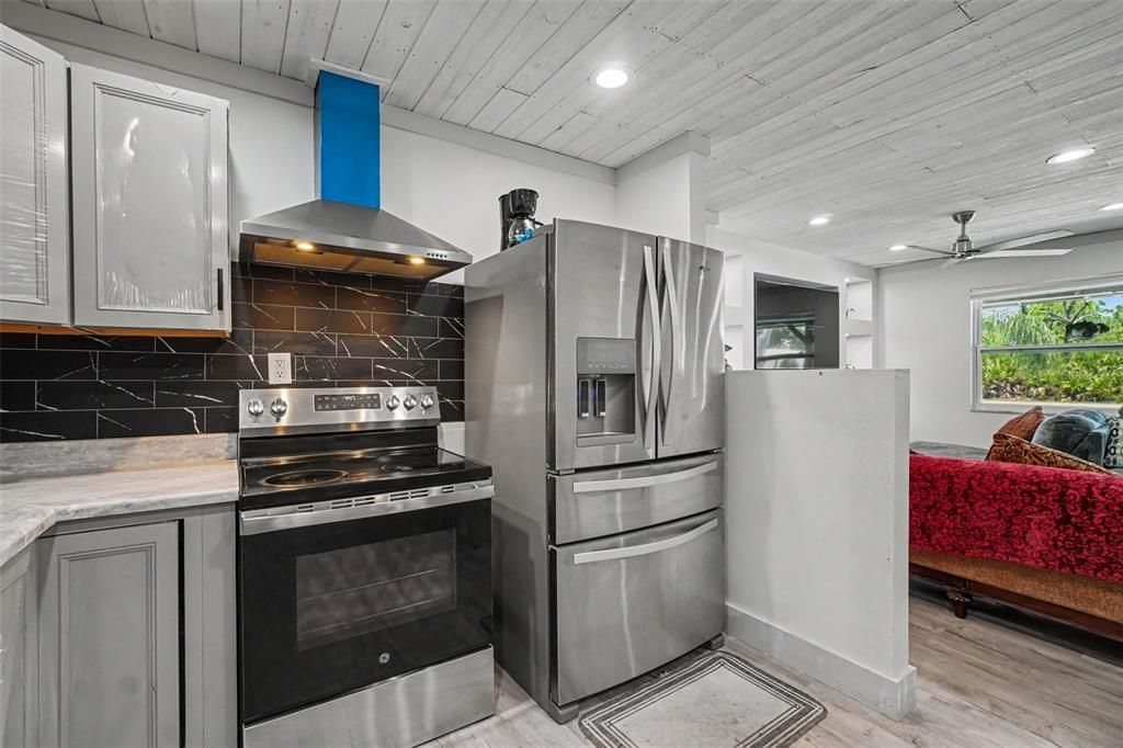 For Sale: $469,000 (5 beds, 4 baths, 2372 Square Feet)