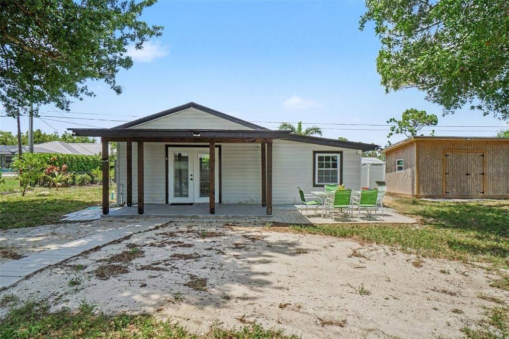 For Sale: $469,000 (5 beds, 4 baths, 2372 Square Feet)