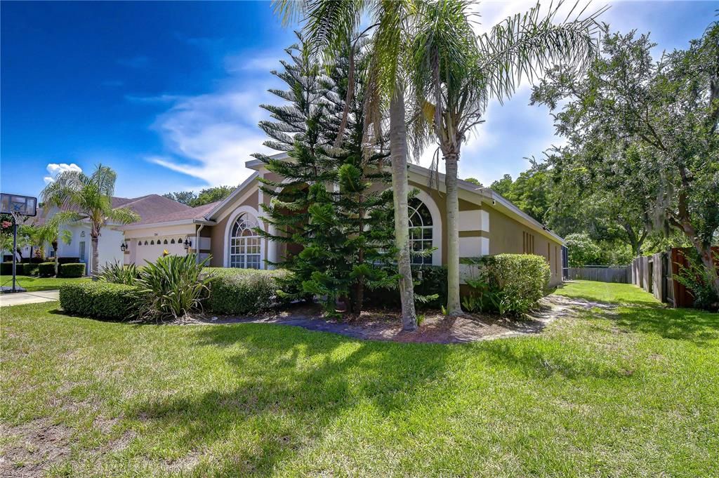 For Sale: $725,000 (4 beds, 3 baths, 2611 Square Feet)