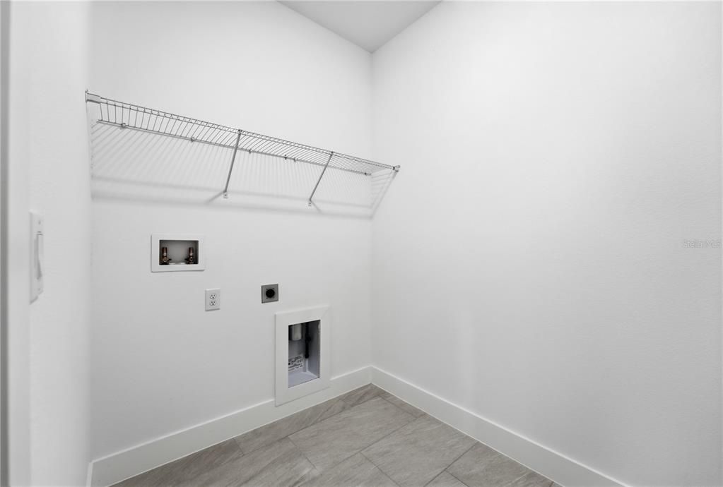 En Venta: $615,000 (3 camas, 2 baños, 2235 Pies cuadrados)