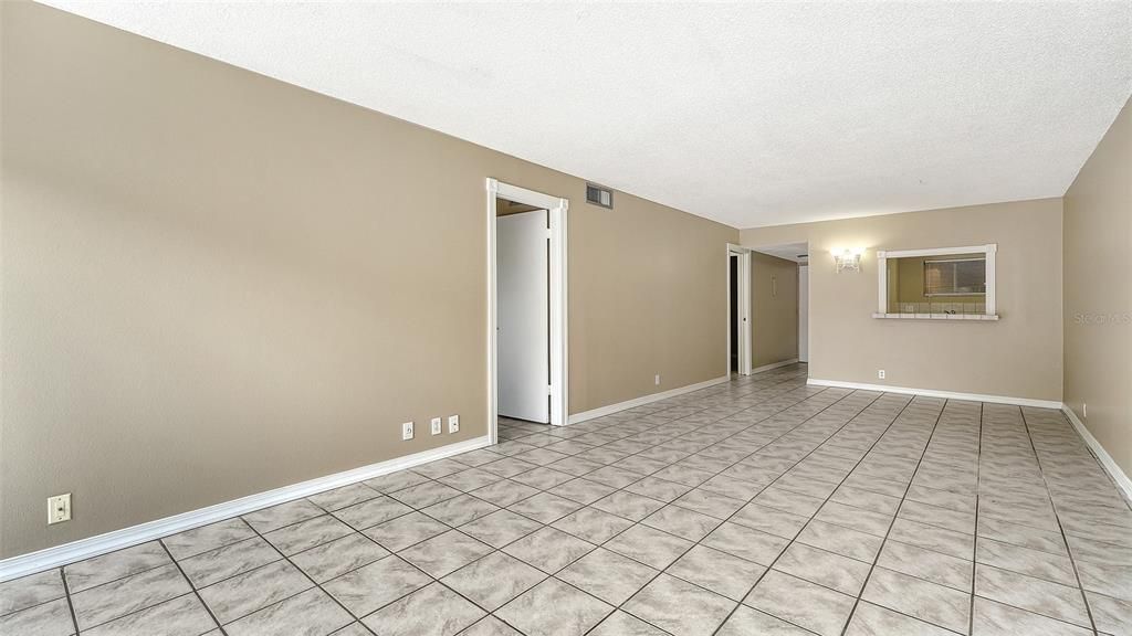 For Sale: $143,500 (2 beds, 2 baths, 874 Square Feet)
