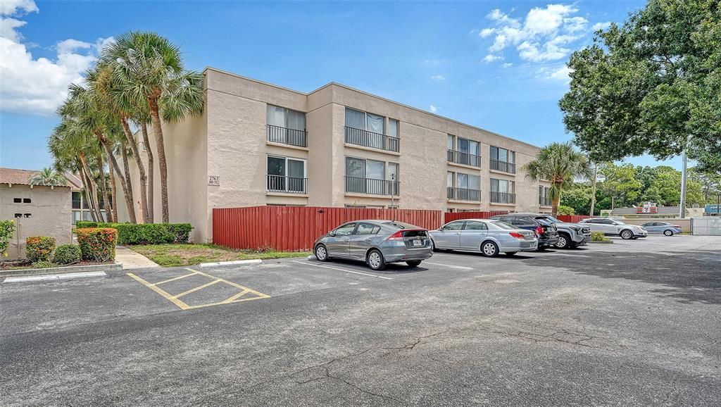 For Sale: $143,500 (2 beds, 2 baths, 874 Square Feet)