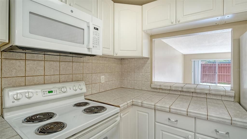 For Sale: $143,500 (2 beds, 2 baths, 874 Square Feet)