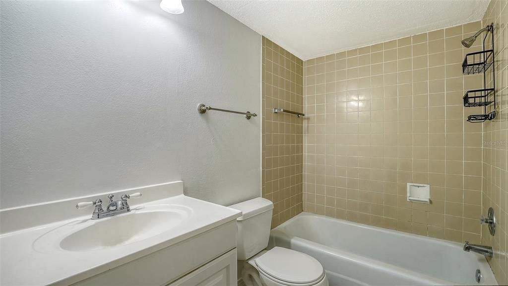 For Sale: $143,500 (2 beds, 2 baths, 874 Square Feet)