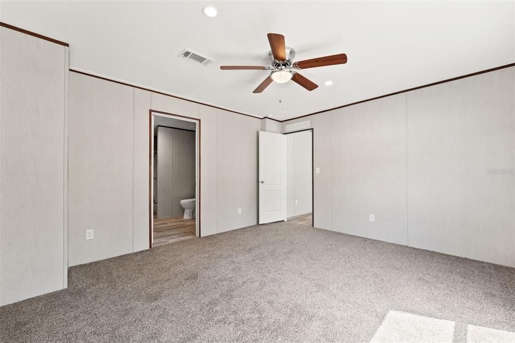 For Sale: $250,000 (4 beds, 2 baths, 1456 Square Feet)