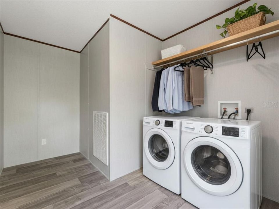 For Sale: $250,000 (4 beds, 2 baths, 1456 Square Feet)