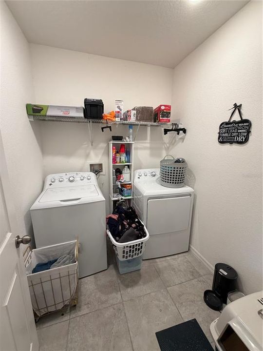En Venta: $365,000 (4 camas, 2 baños, 1684 Pies cuadrados)