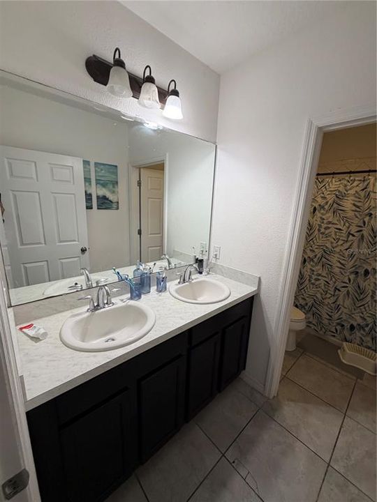 En Venta: $365,000 (4 camas, 2 baños, 1684 Pies cuadrados)