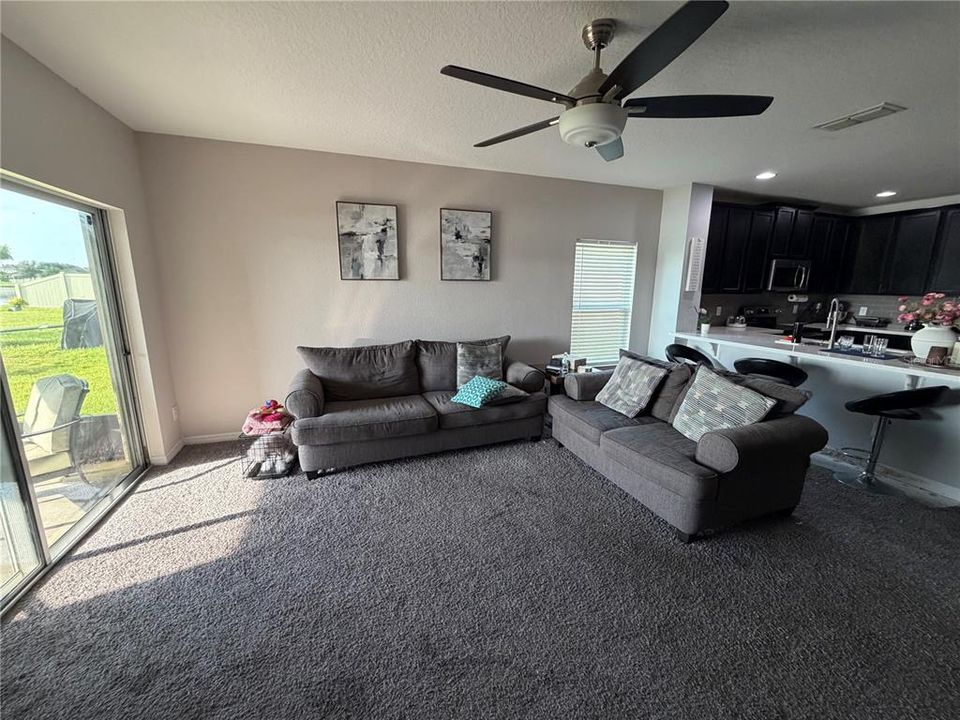 En Venta: $365,000 (4 camas, 2 baños, 1684 Pies cuadrados)