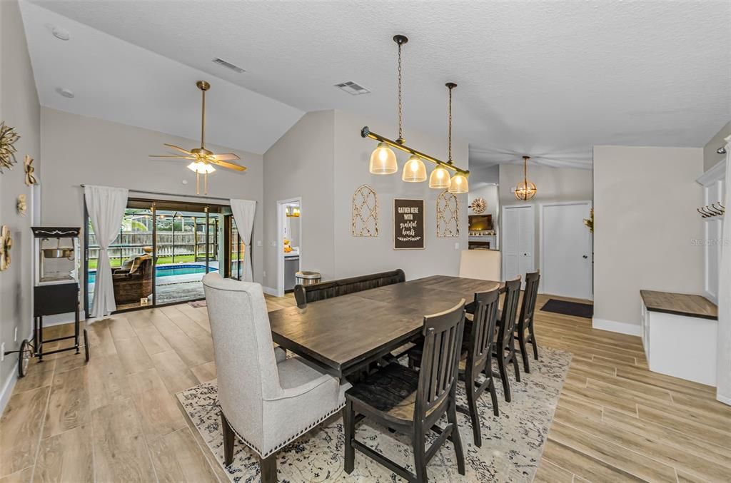 En Venta: $639,990 (4 camas, 2 baños, 2194 Pies cuadrados)