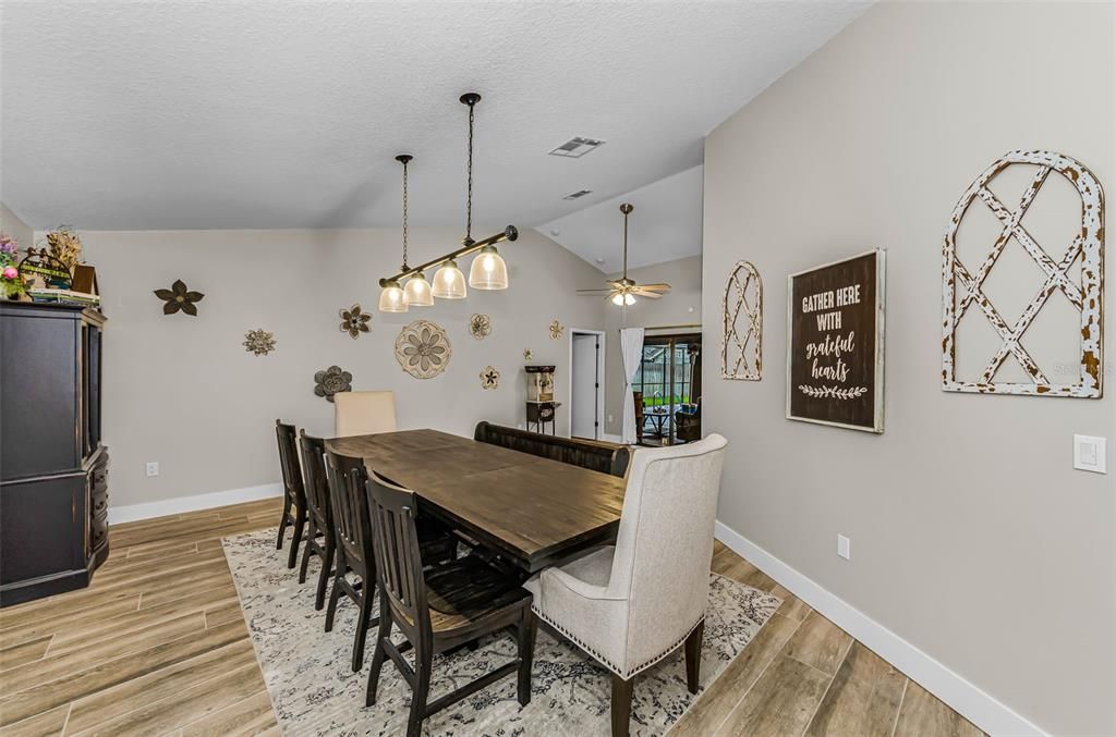 En Venta: $639,990 (4 camas, 2 baños, 2194 Pies cuadrados)