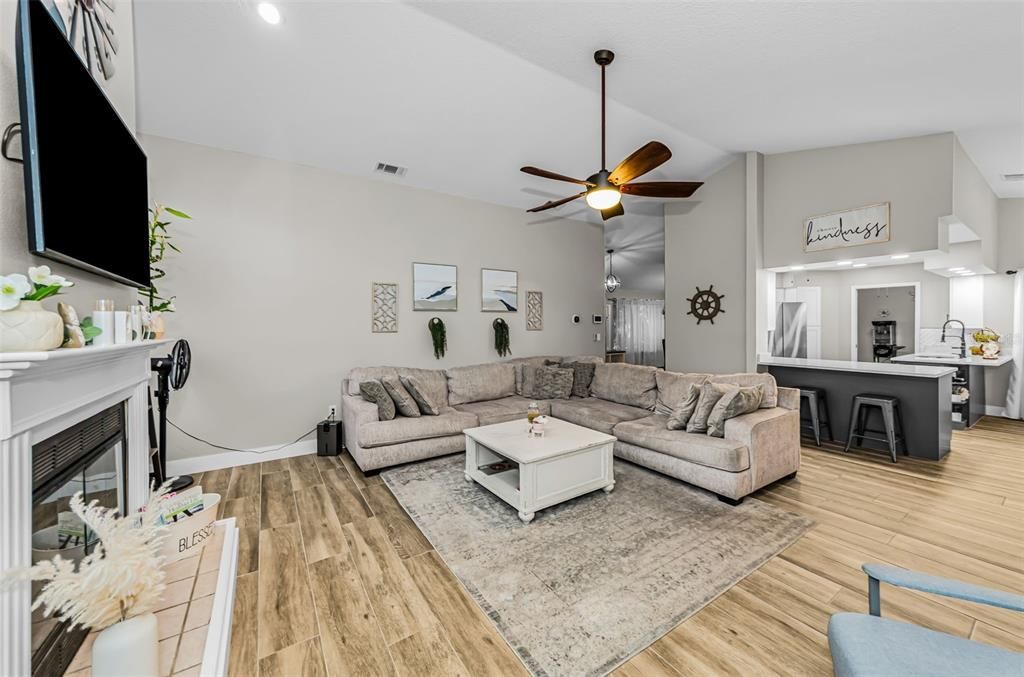 En Venta: $639,990 (4 camas, 2 baños, 2194 Pies cuadrados)