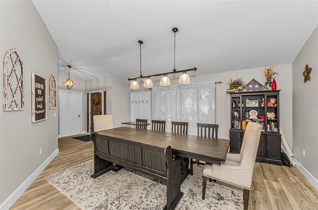 En Venta: $639,990 (4 camas, 2 baños, 2194 Pies cuadrados)