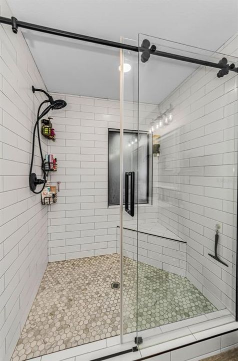 En Venta: $639,990 (4 camas, 2 baños, 2194 Pies cuadrados)