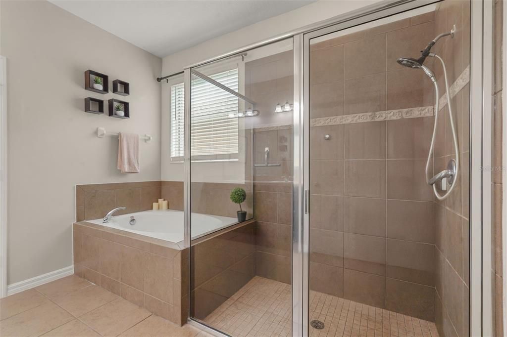 En Venta: $519,900 (5 camas, 3 baños, 3164 Pies cuadrados)