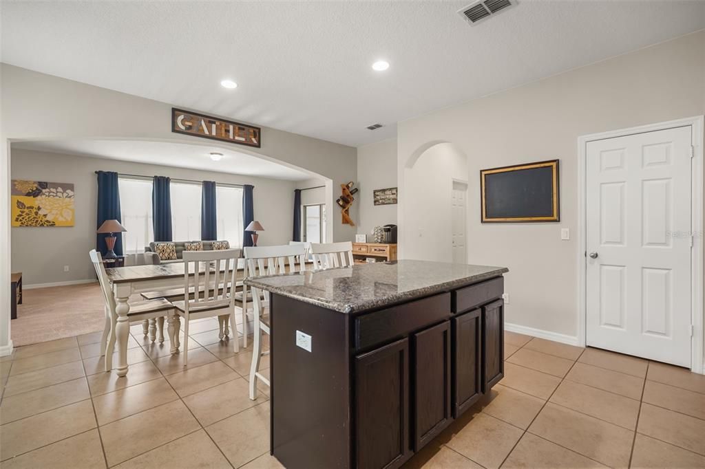 En Venta: $519,900 (5 camas, 3 baños, 3164 Pies cuadrados)
