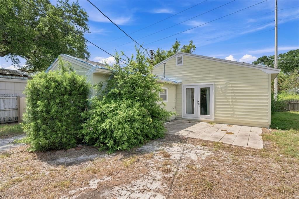 For Sale: $239,900 (2 beds, 1 baths, 1050 Square Feet)