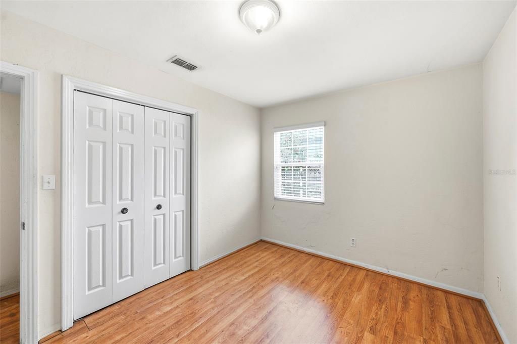 For Sale: $239,900 (2 beds, 1 baths, 1050 Square Feet)