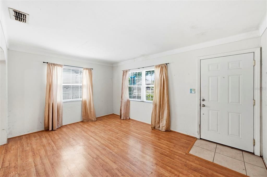 For Sale: $239,900 (2 beds, 1 baths, 1050 Square Feet)