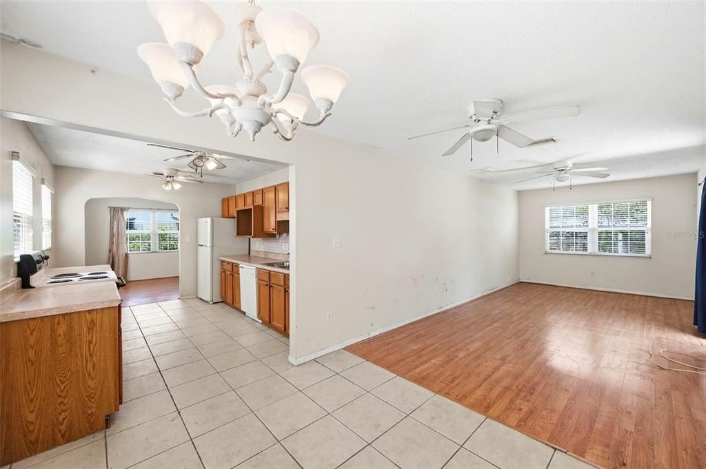 For Sale: $239,900 (2 beds, 1 baths, 1050 Square Feet)