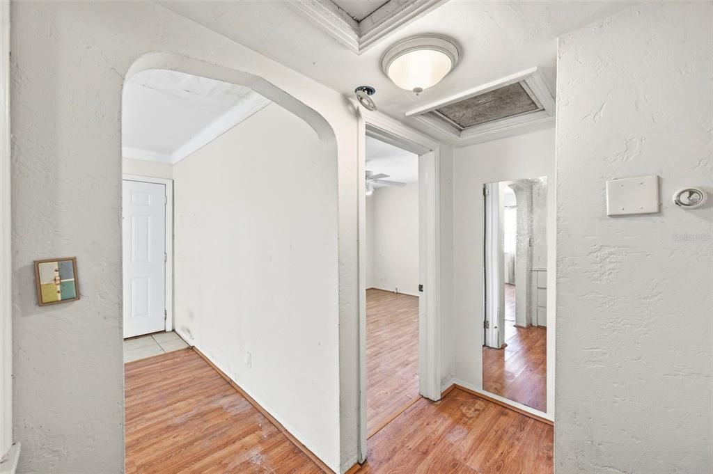 For Sale: $239,900 (2 beds, 1 baths, 1050 Square Feet)