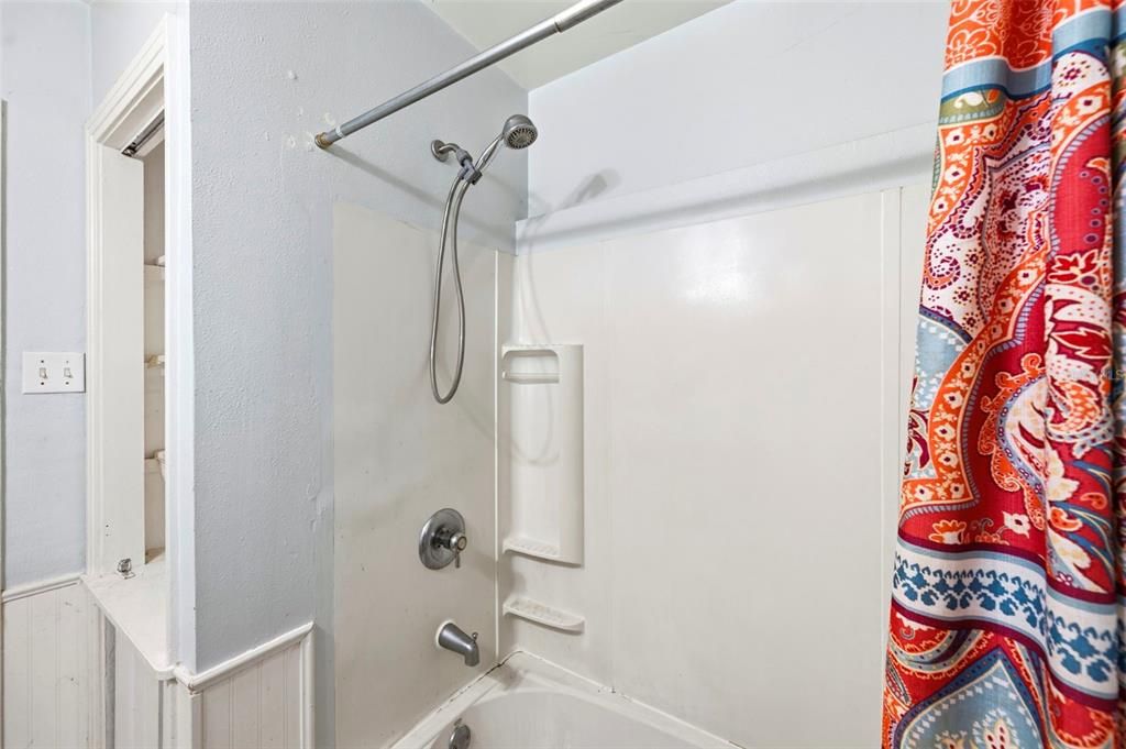 For Sale: $239,900 (2 beds, 1 baths, 1050 Square Feet)