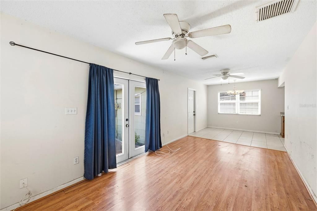 For Sale: $239,900 (2 beds, 1 baths, 1050 Square Feet)