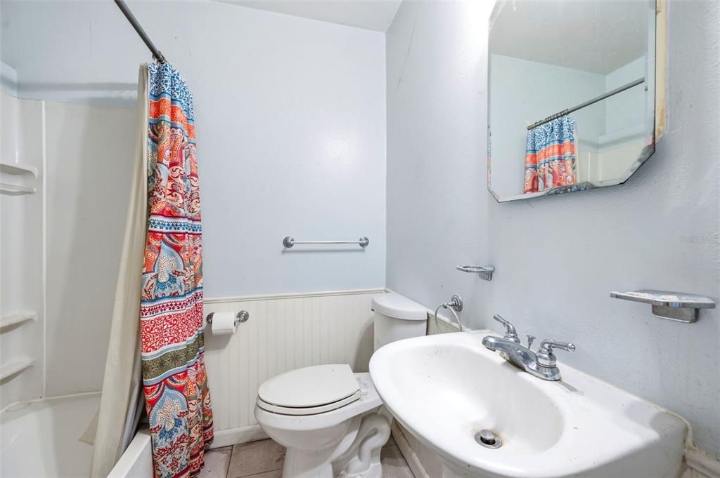For Sale: $239,900 (2 beds, 1 baths, 1050 Square Feet)