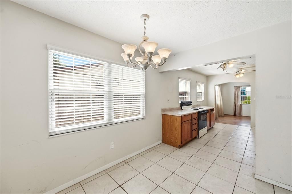 For Sale: $239,900 (2 beds, 1 baths, 1050 Square Feet)